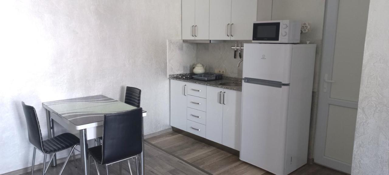 Penthouse Apartment In Batoemi Buitenkant foto