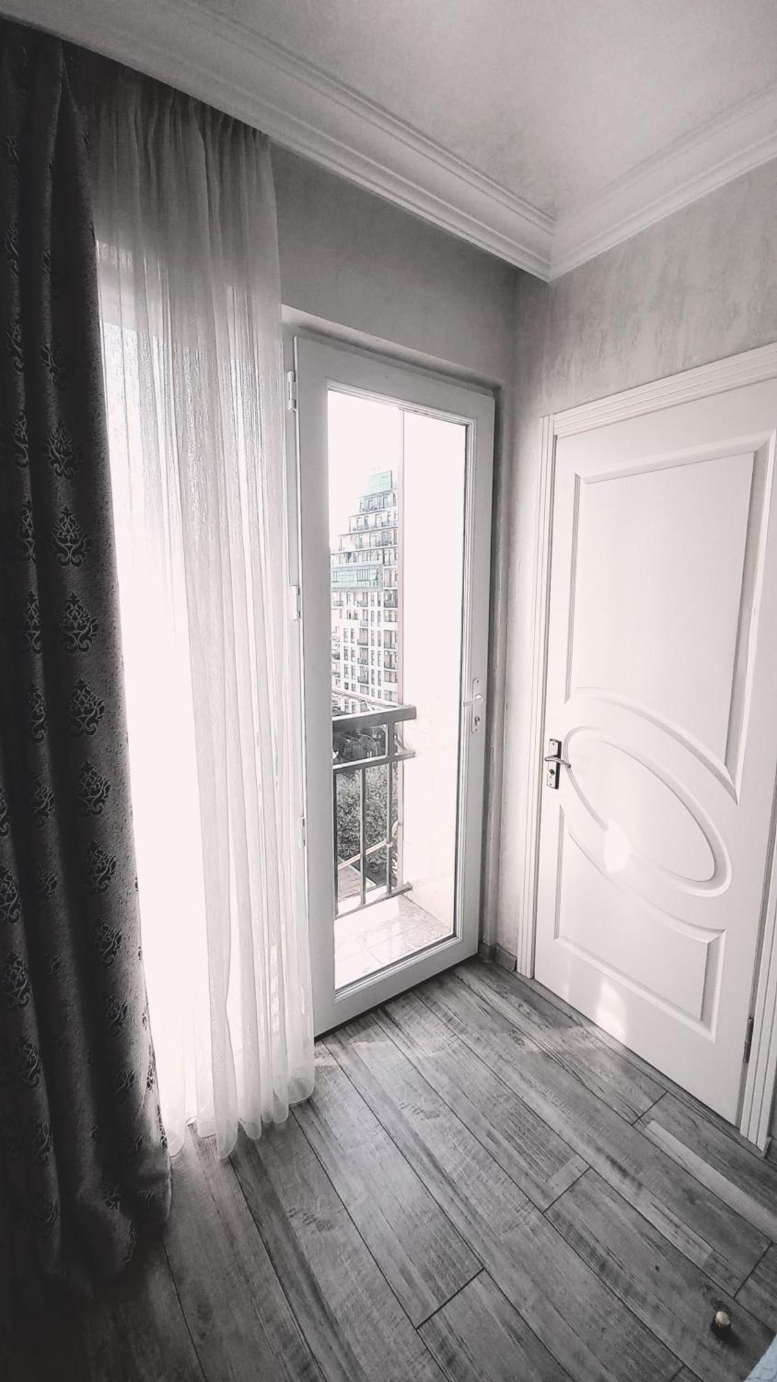 Penthouse Apartment In Batoemi Buitenkant foto