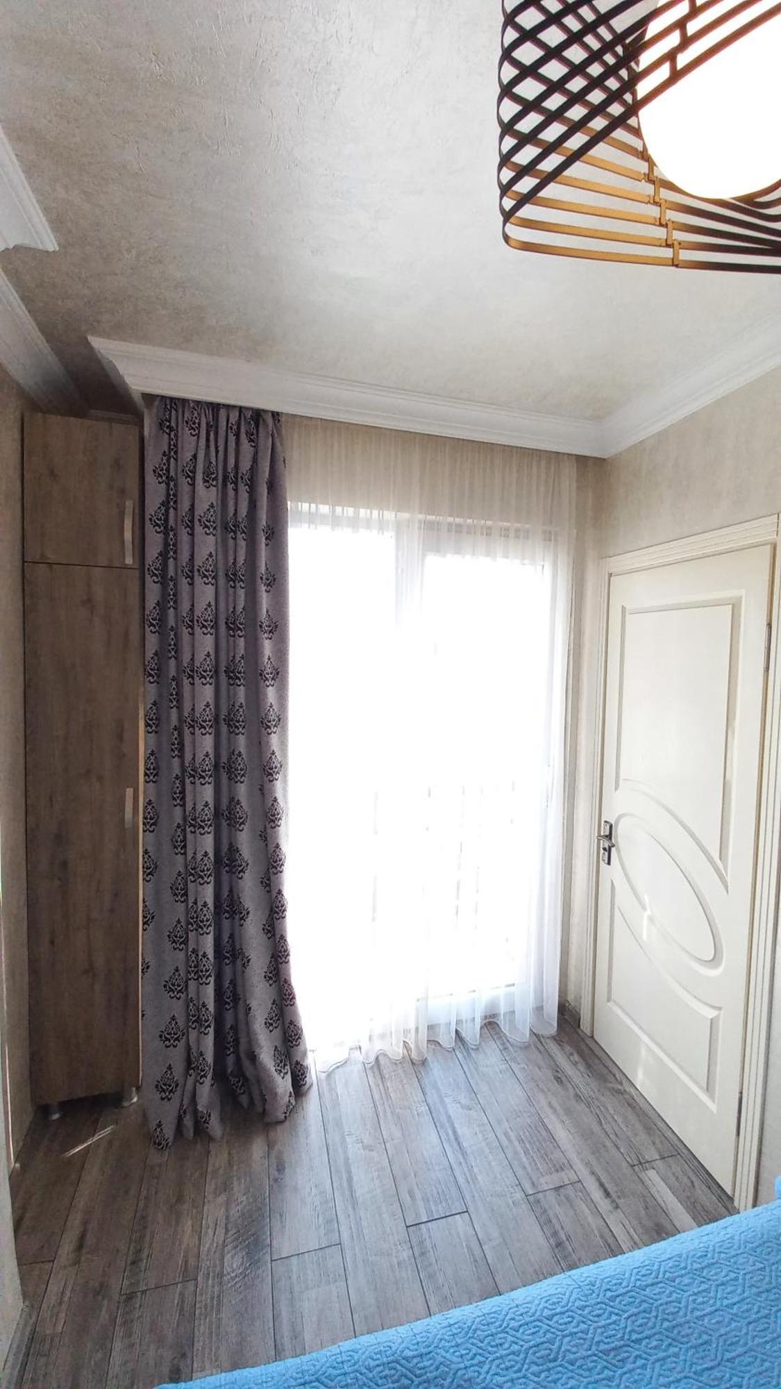Penthouse Apartment In Batoemi Buitenkant foto